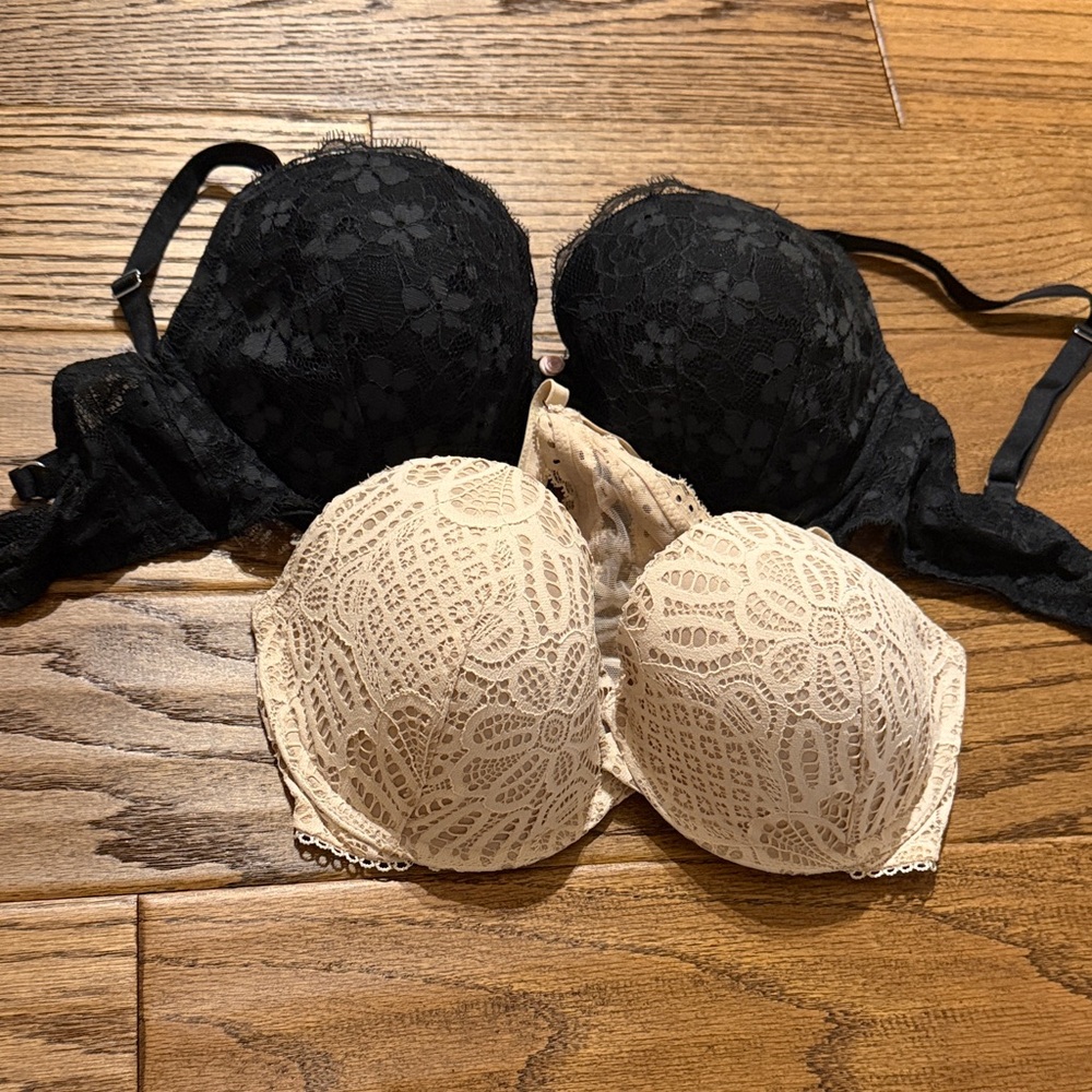 Victoria's Secret Black and Cream Lace Bras